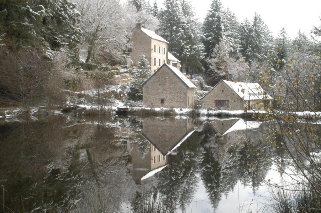 Bed and Breakfast Le Moulin Des Farges Meymac Exterior foto
